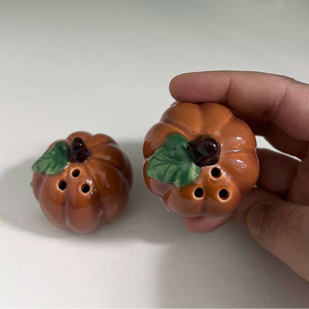 Cracker Barrel Pumpkin Salt and Pepper Shakers - Orange and Green